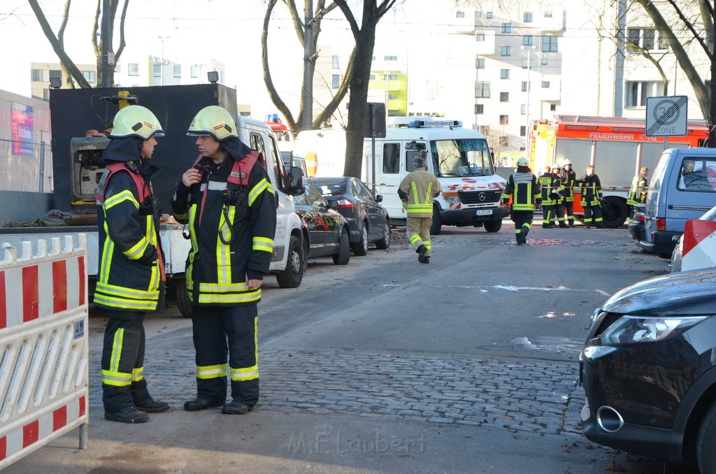 Gasaustritt 2 Koeln Ehrenfeld Lindenbornstr P50.JPG - Miklos Laubert